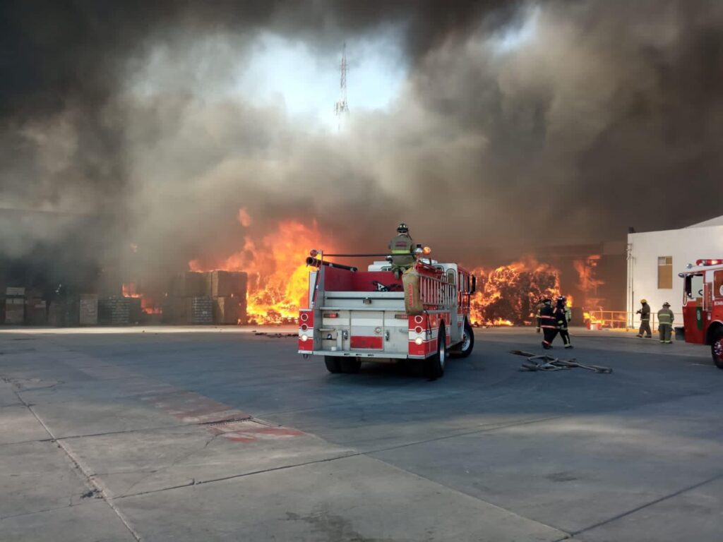 SE REGISTRÓ INCENDIO EN AGENCIA DE DISTRIBUCIÓN DE GRUPO MODELO EN ZACATECAS  – .: La Voz de Fresnillo :.